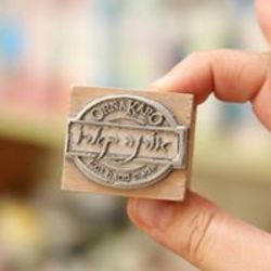 أورنا كارو استوديو للسيراميك شعار