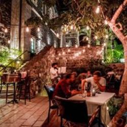 St. Urban Wine Bar לוגו