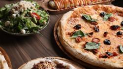 Cheezy Pizza شعار
