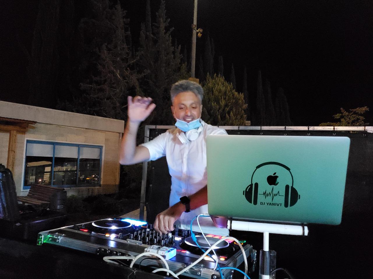 DJ YANIVT