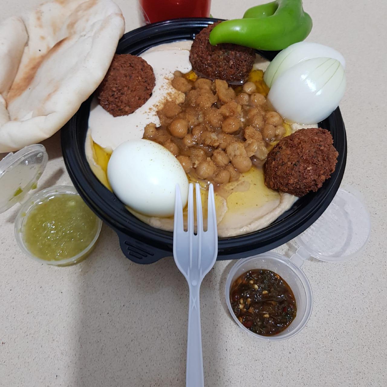 תמונות חומוס בחצר