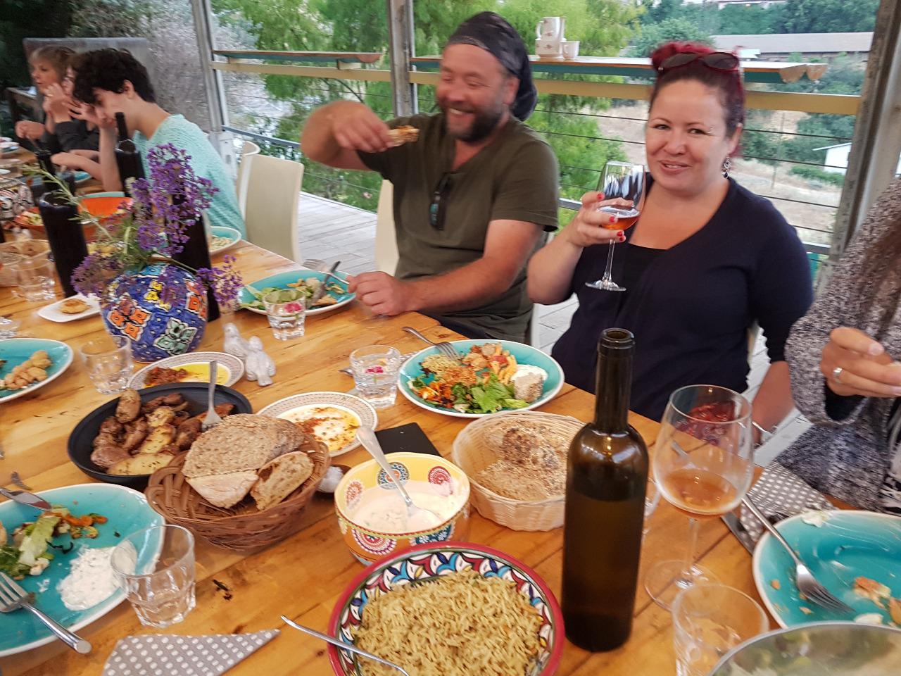 תמונות בחצר של עופר