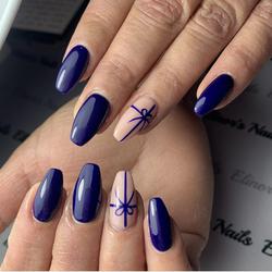 Elinors Nails شعار