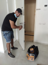 תמונות ציון המנעולן