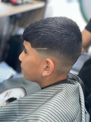 Mor The Barber شعار