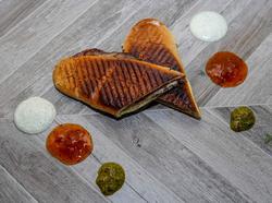 סוגיס לוגו