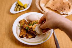 תמונות החומוסיה אבו ברקוביץ